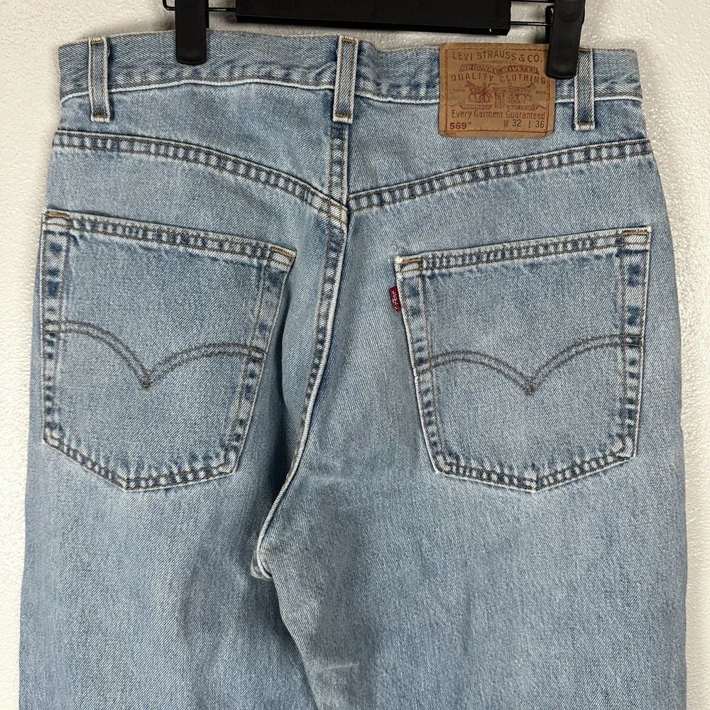 Vintage Levis 569 Loose Straight Fit Jeans Sz 32x36 Made in USA 2000 Light Wash
